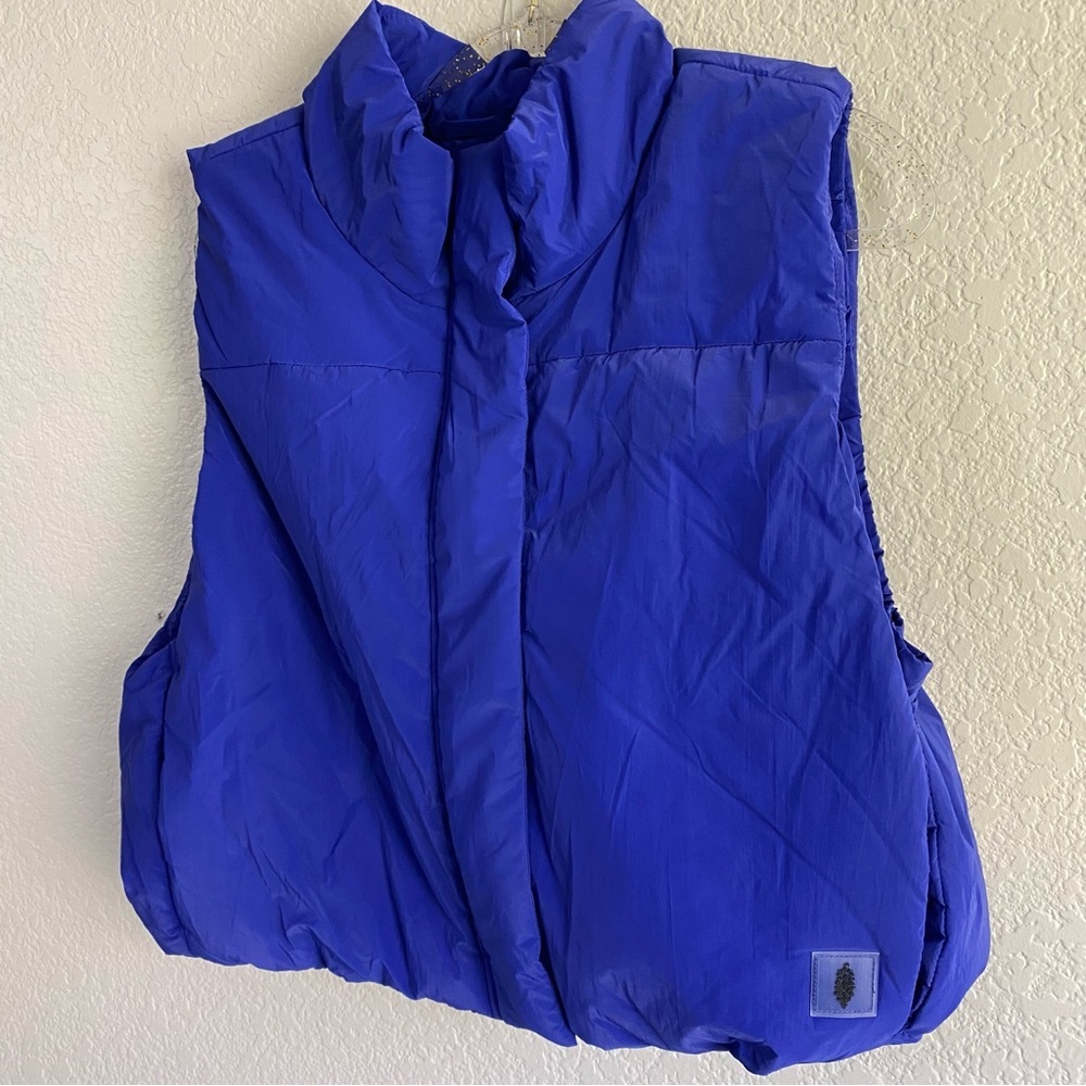 NEW Free People Movement Puffer Cropped Blue Vest Insulated Zip Up - Picture 2 of 9